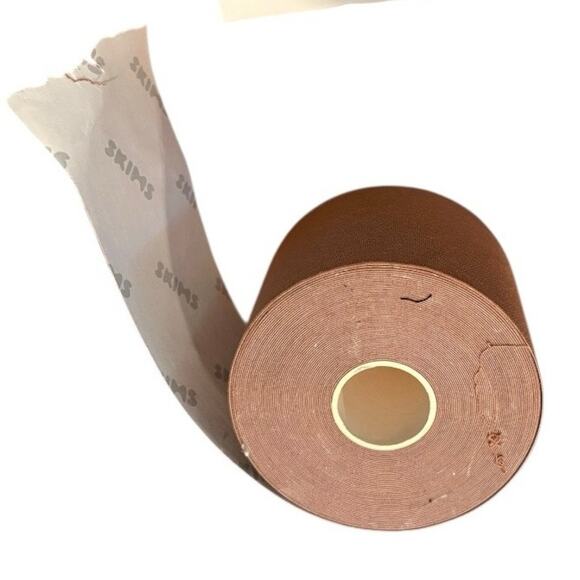 SKIMS Solutionwear Body Tape Tonal nude/tan - Picture 3 of 4